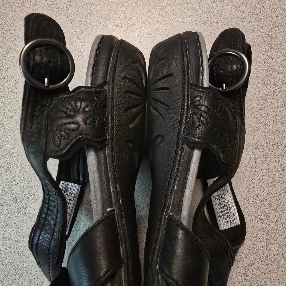Merrell Leather Strappy Sandals Black Slingback Floral Embossed Womens 7 J-6246